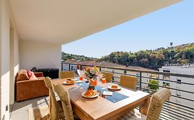 Lovely 2 Bedroom Condo With Pool