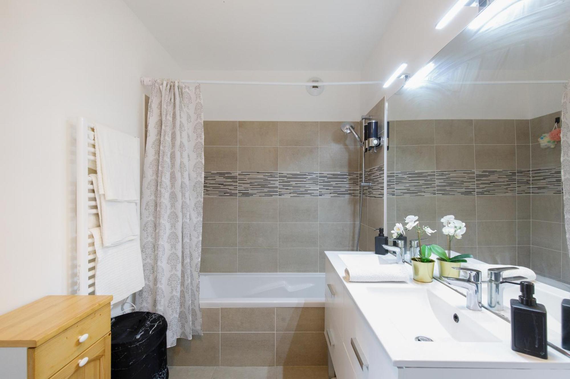 Lovely 2 Bedroom Condo With Pool Vallauris Extérieur photo