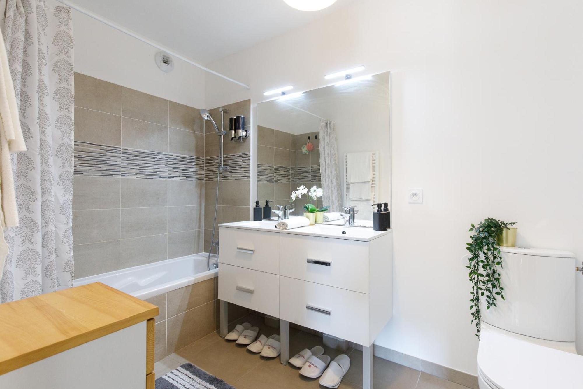 Lovely 2 Bedroom Condo With Pool Vallauris Extérieur photo